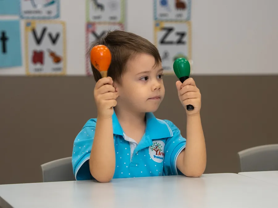 Making music with maracas